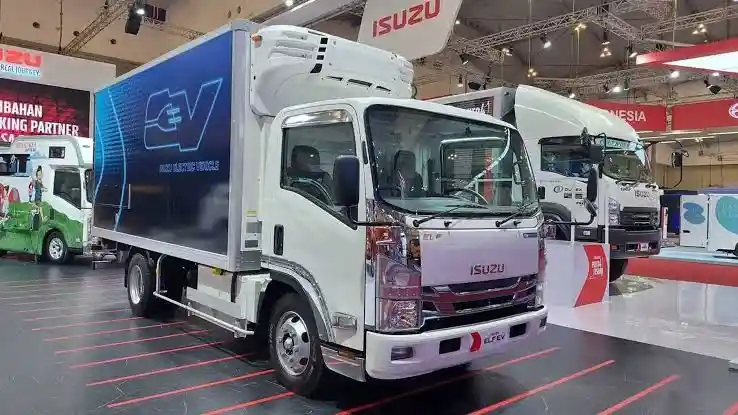 Foto - Perdana, Isuzu Bawa Elf Listrik di GIIAS 2024