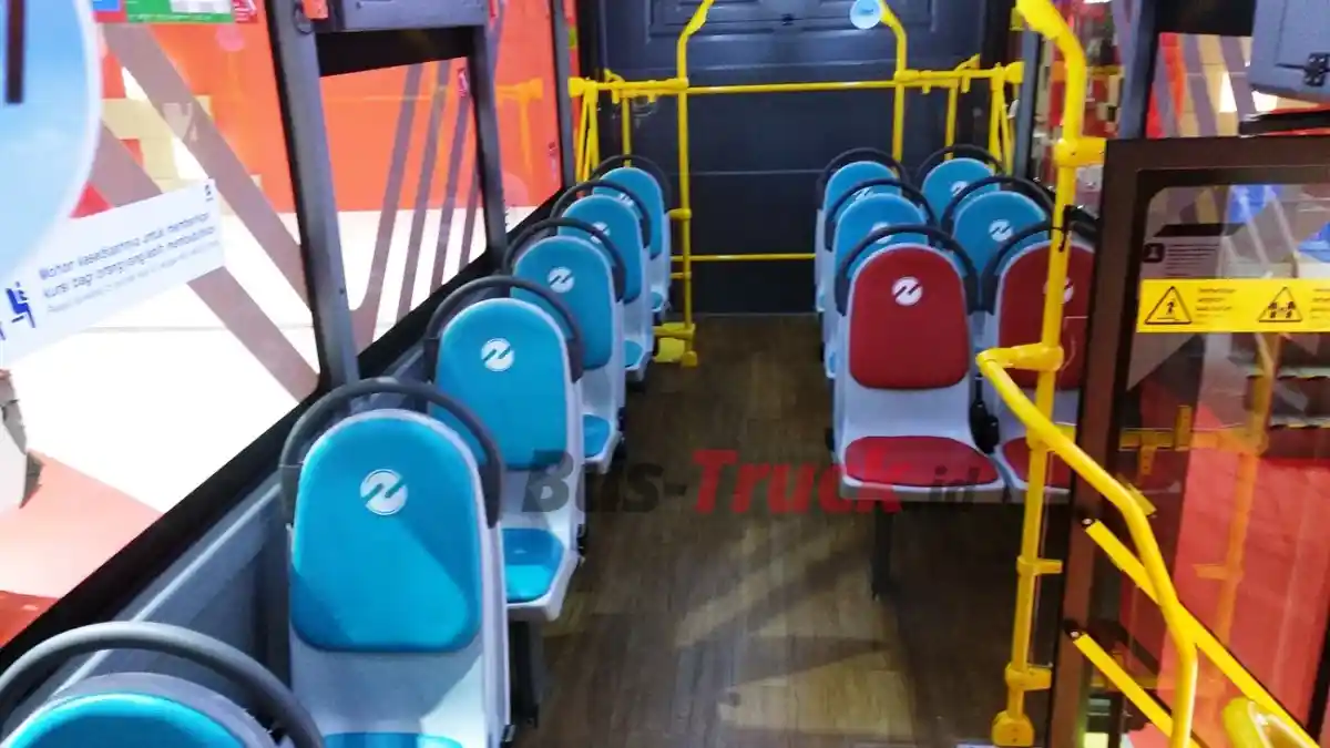 Foto - Mikrotrans Kini Diperkuat Armada Isuzu Elf NQR B, Salah Satu Solusi Menurunnya Kemacetan