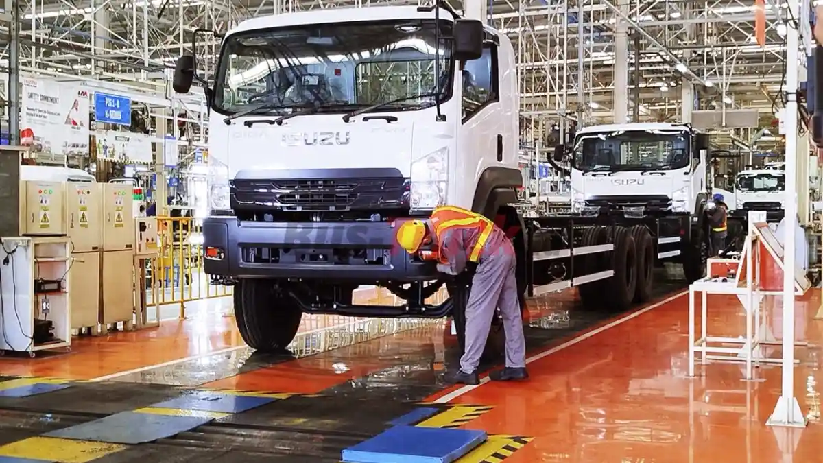 Foto - Isuzu Krawang Plant Sudah Produksi 300.000 Unit Sejak 2015