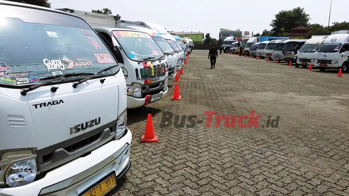 Foto - Perayaan Setengah Abad, Isuzu Luncurkan Traga Edisi Khusus