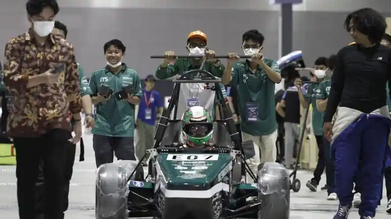 Foto - Mobil Formula Listrik Tim Institut Teknologi Sepuluh Nopember Juara Dunia