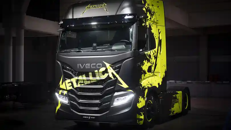 Foto - Iveco S Way Jadi Truk Resmi Tur Metallica