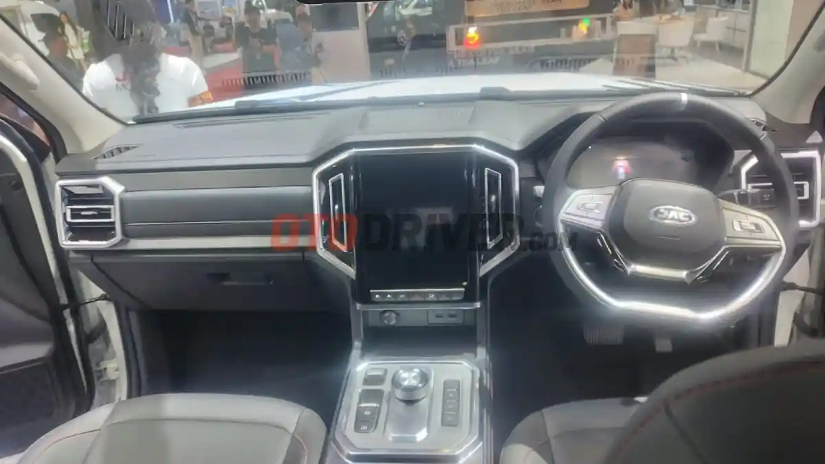 Foto - Komparasi Spesifikasi JAC Trekker T90 EV vs Foton e Tunland