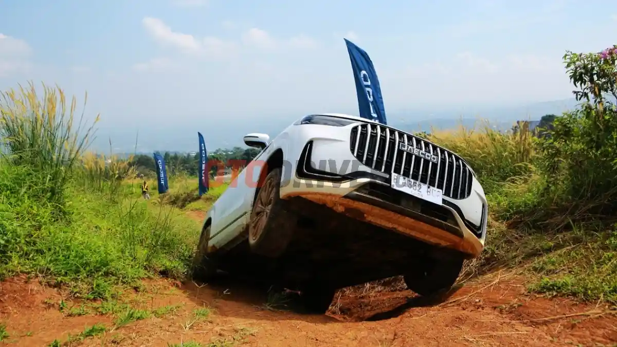 Berita - Mencoba Jaecoo J8 Di Aspal Dan Offroad, Pesaing Baru SUV Bensin Tanah Air