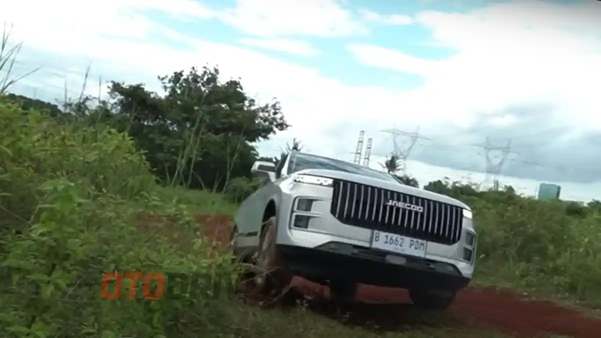 Foto - Jaecoo J7 Diuji Jakarta-Bali Hanya Isi 1 Kali BBM