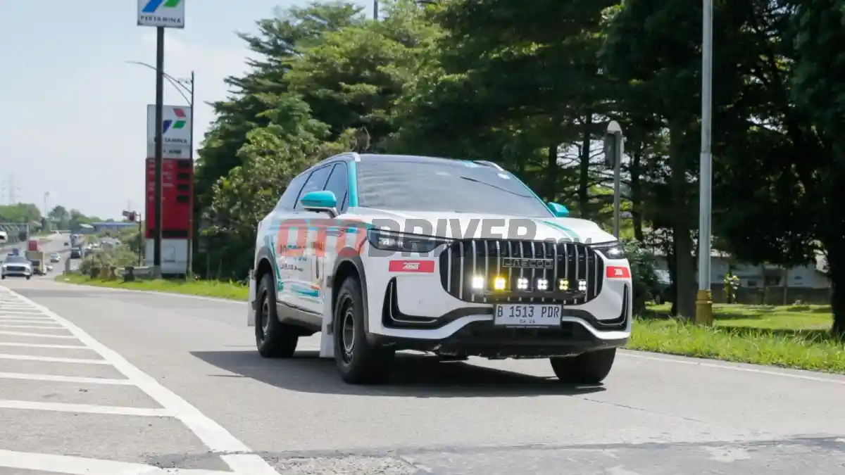 Foto - Jaecoo J8 SHS-P ARDIS, Mobil Bertenaga 530 Hp Yang Hanya Butuh Biaya Operasional Rp 20 ribu Perhari