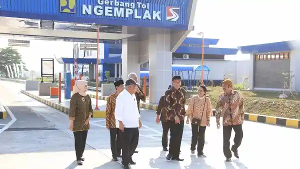 Foto - Jalan Tol Solo - Ngawi Segmen Terbaru Akhirnya Resmi Beroperasi