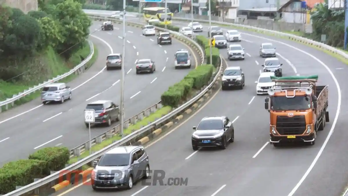 Foto - Pemprov Jakarta Ajak Warga Diskusi Soal Pembatasan Usia Kendaraan