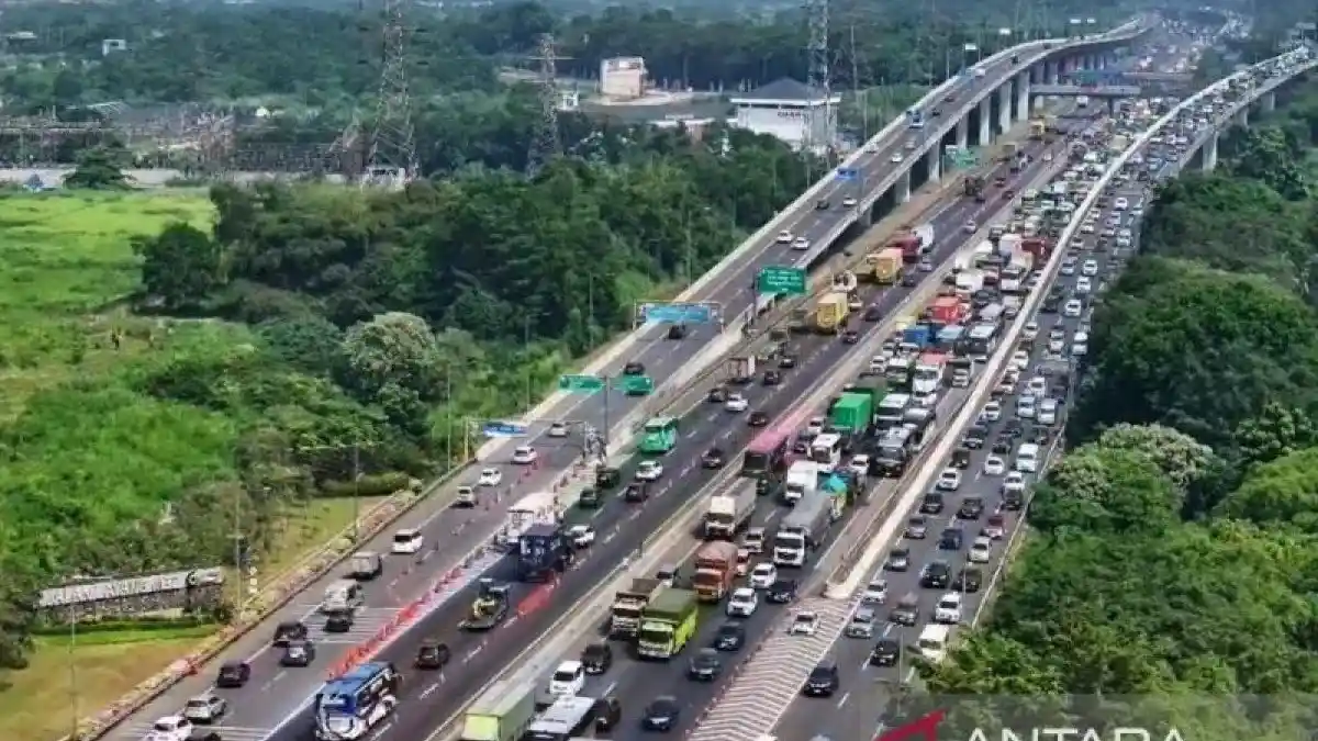 Berita - Puluhan Ribu Kendaraan Keluar Masuk Jakarta Di Long Weekend Ini