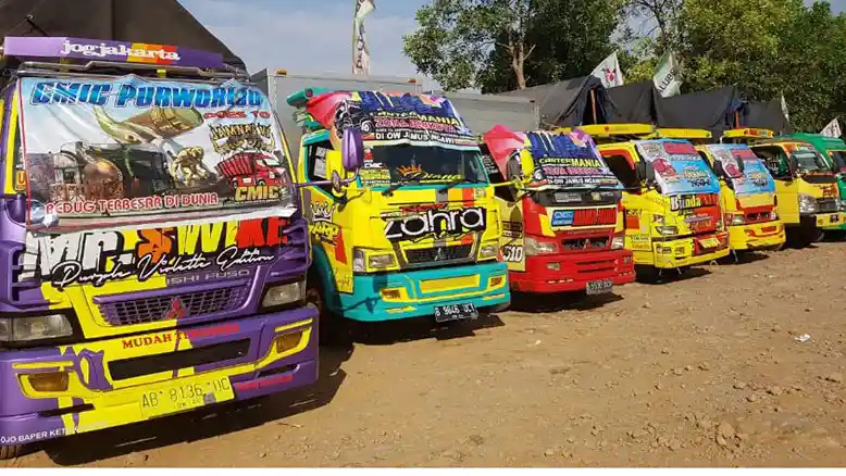 Truk - Canter Mania Indonesia Community Gelar Jamnas dengan Pamer Kendaraan Mitsubishi Fuso