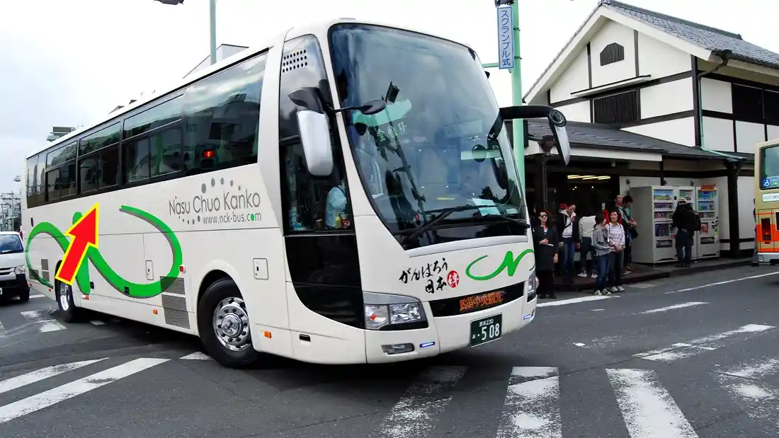 Foto - Lagi-Lagi, Driver Bus Ceroboh Dalam Mengemudi Di Jalan Tol
