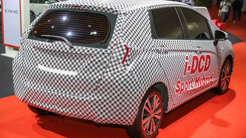 Foto - Honda Jazz Hybrid Beraroma Indonesia Muncul di Malaysia. Untuk Pasar ASEAN?