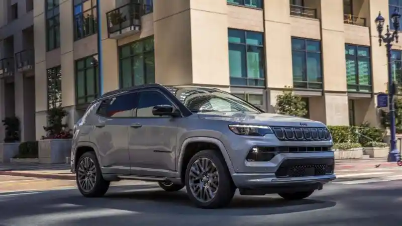 Foto - Jeep Compass Terbaru Dijual Kompetitif, Bisa Bersaing Dengan BMW X3