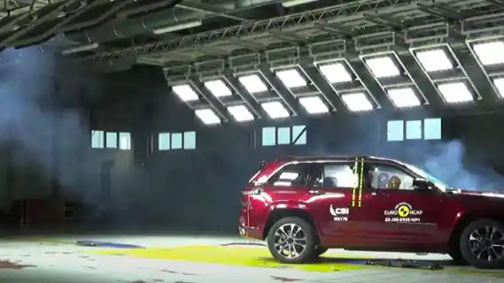 Crash Test - VIDEO: Crash Test Jeep Grand Cherokee (Euro NCAP)