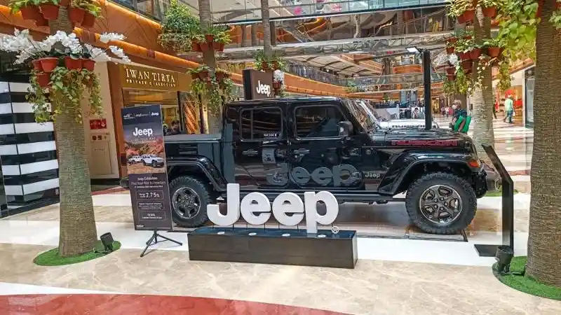 Foto - Jeep Gelar Pameran Mini di Jaksel