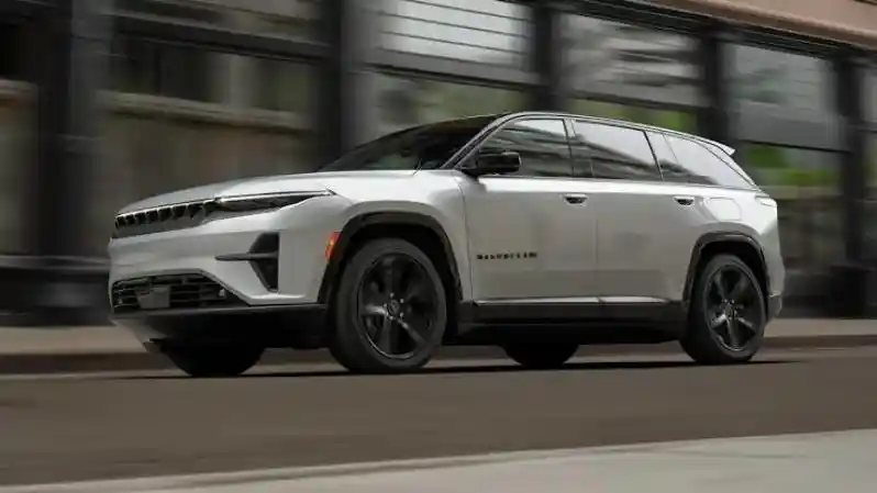 Foto - Dulu Terkenal Dengan Mesin Besar, Kini Jeep PHEV Yang Efisien Malah Jadi Tulang Punggung