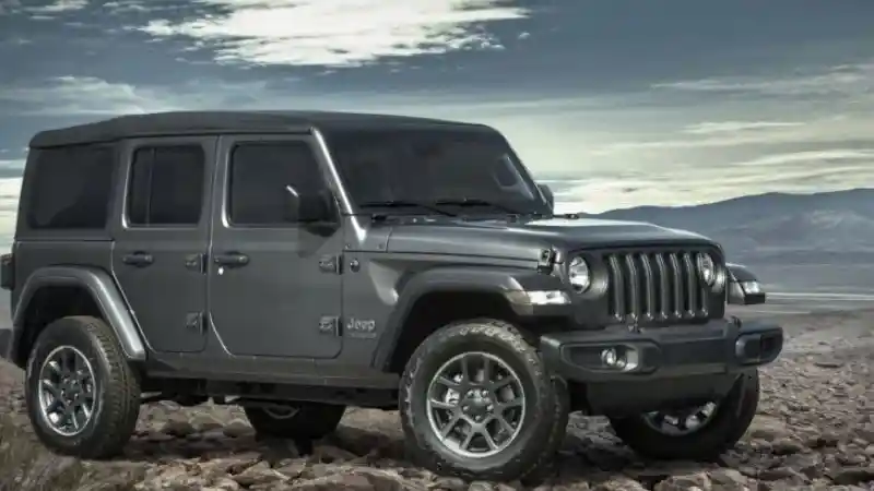 Foto - Jeep Bangkrut Di Tiongkok