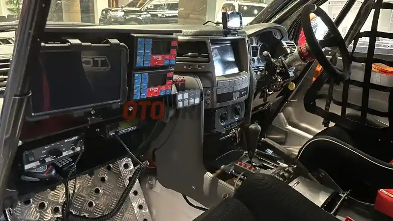 Foto - Tim Asal Indonesia Berlaga Di AXCR 2023 dengan SUV Bermesin V8