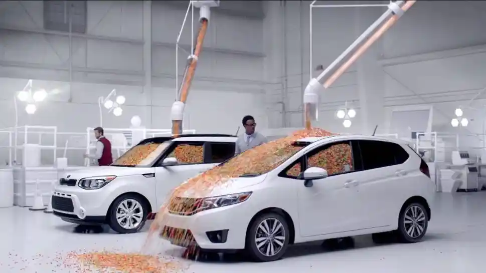 Berita - VIDEO: Honda Jazz vs KIA Soul Adu Kapasitas Dengan Ribuan Butir Permen!