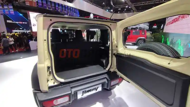 Foto - Suzuki Jimny 5-Door, Tak Sekedar Nambah Panjang