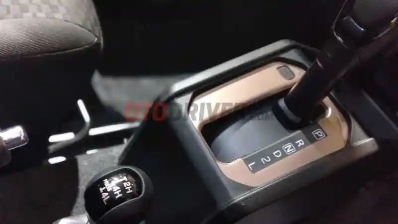 Tips - 6 Cara Cek Oli Transmisi Matic Secara Akurat