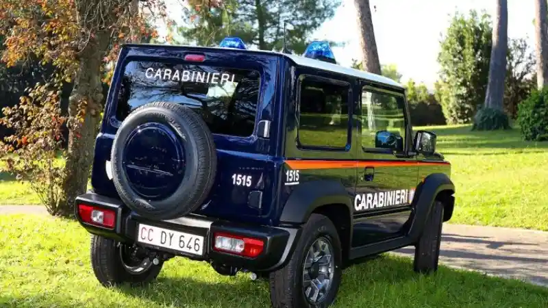Foto - Suzuki Jimny Kini "Dinas" Sebagai Polisi Militer Italia 