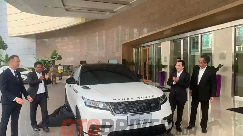 Foto - Menginap di Raffles Berkesempatan Diantar Jemput Pakai Range Rover