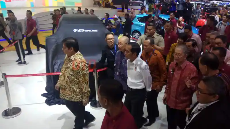 Foto - Jokowi: Saya Baru Pertama Kali Hadir di GIIAS
