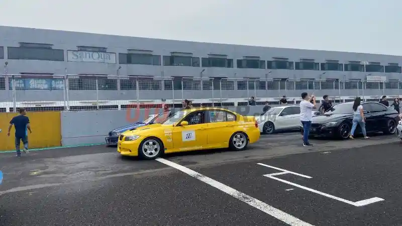 Foto - Intip Keseruan Joyfest BMW Astra Driving Experience di Sirkuit Sentul Jawa Barat