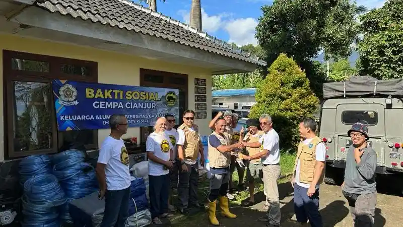 Berita - Kagama 4x4 Adventure Galang dan Serahkan Bantuan Untuk Gempa Cianjur 