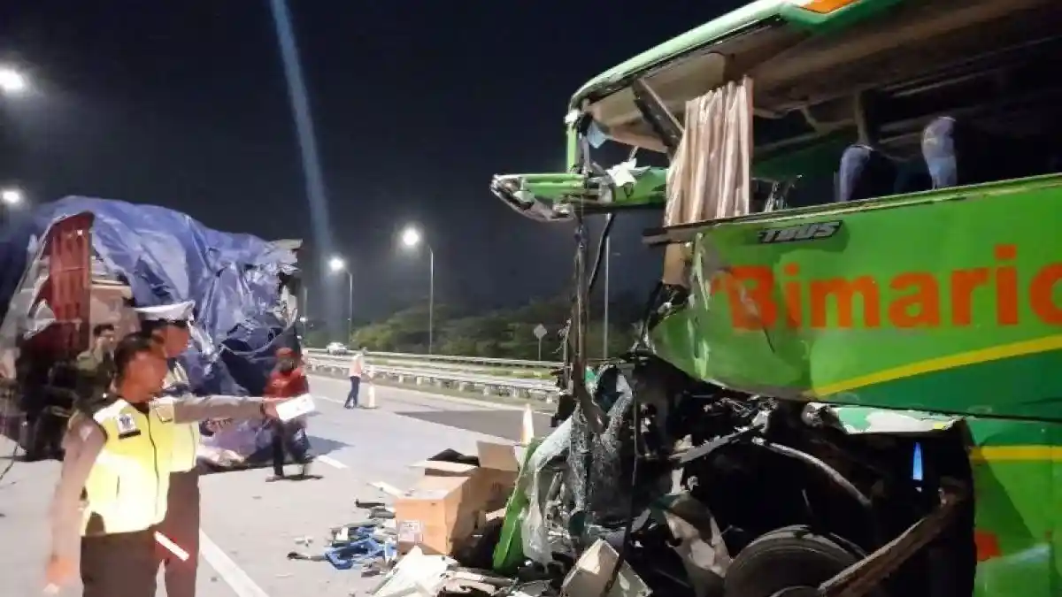 Foto - PO SAN: Mengemudi Bus Seharusnya Ada Sertifikasinya