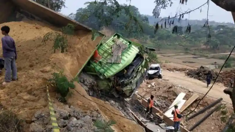 Berita - Kecelakaan Fatal Tol Cipularang di Mata Pakar Pengemudi