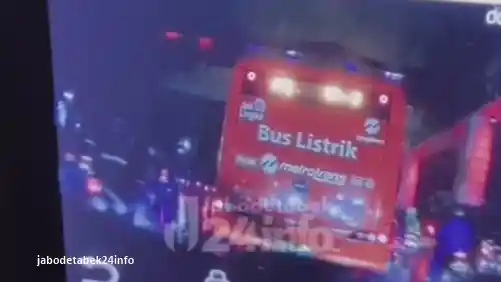 Bus - Transjakarta: Sanksi Tegas Bagi Pramudi Tabrak Kendaraan Lain