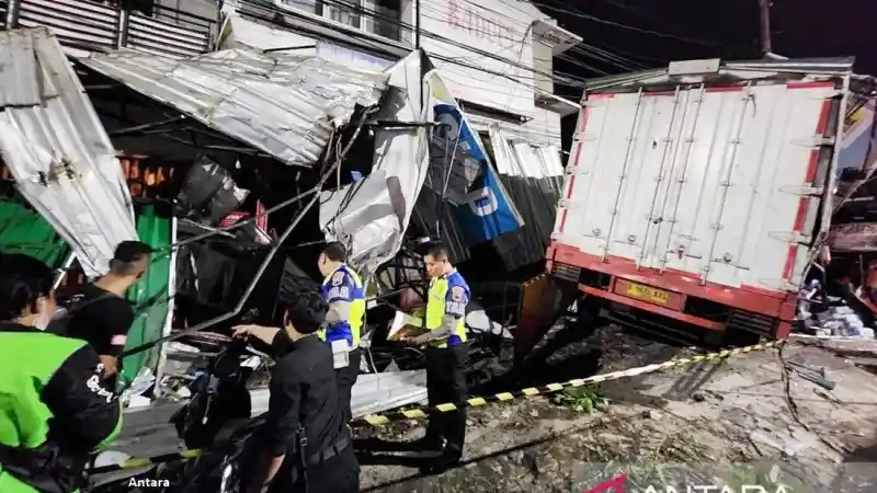 Truk - Pramudi Truk Tronton Nahas Di Semarang jadi Tersangka