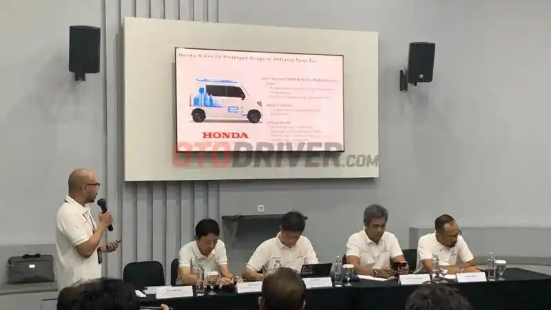 Foto - Honda dan Pertamina Jalin Kerjasama Dalam Riset Penggunaan Mobil Listrik Untuk komersil