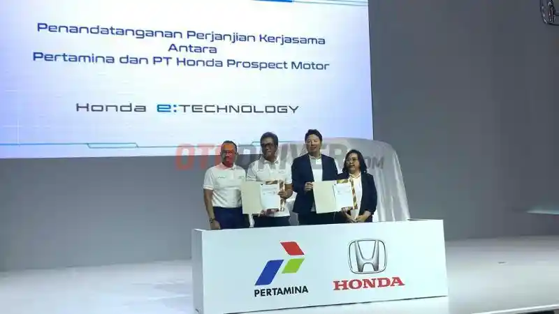 Foto - Honda dan Pertamina Jalin Kerjasama Dalam Riset Penggunaan Mobil Listrik Untuk komersil