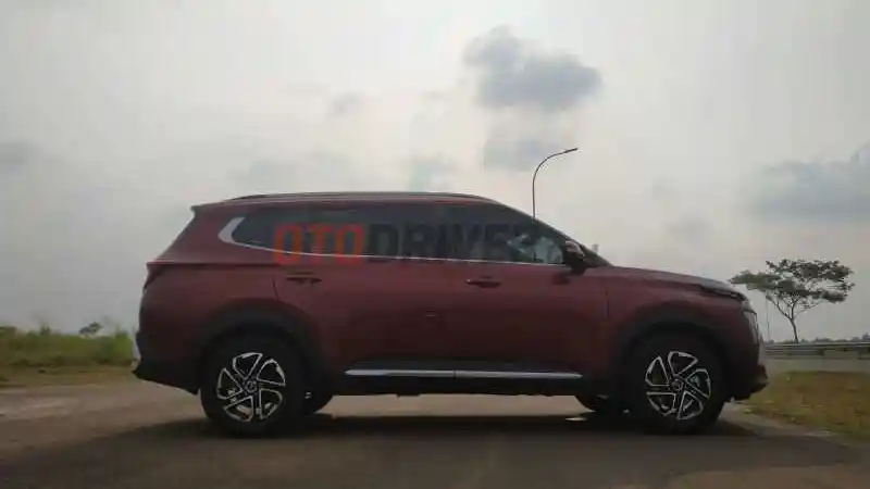 Foto - Perbedaan Kia Carens Varian 1.4L dan 1.5L, Apa Saja?