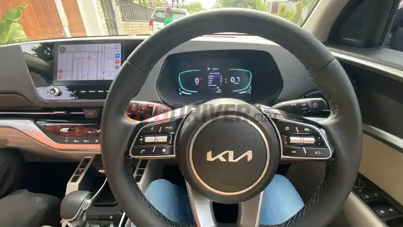 Foto - Bocor, Inilah Tampilan Penantang Innova Dari KIA