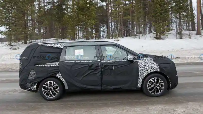 Foto - Kia Carnival Facelift Akan Tawarkan Opsi Hybrid