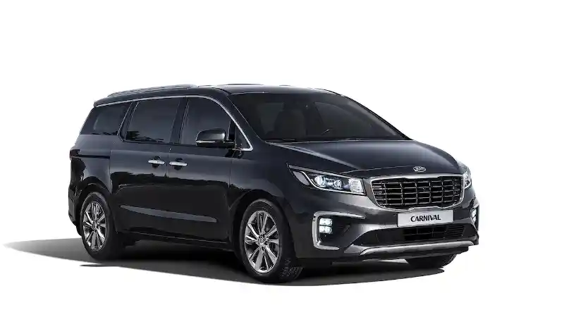 Foto - Komparasi Spek Kia Carnival VS Toyota Innova Versi India
