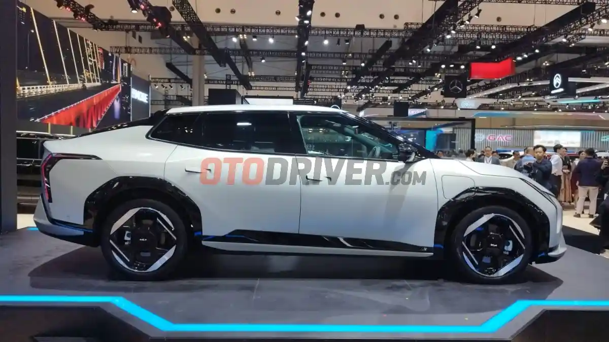 Foto - Begitu Menariknya Kia EV4, Sedan Listrik Futuristik di GIIAS 2025