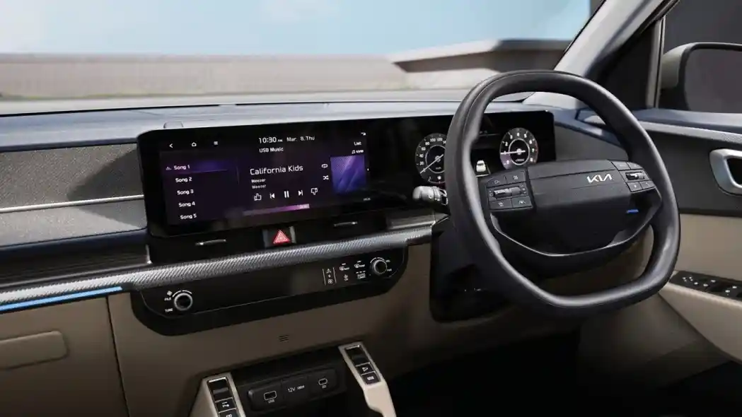 Foto - Kia Carens Facelift, LMPV Yang Kini Ditawarkan Dengan Harga Menarik