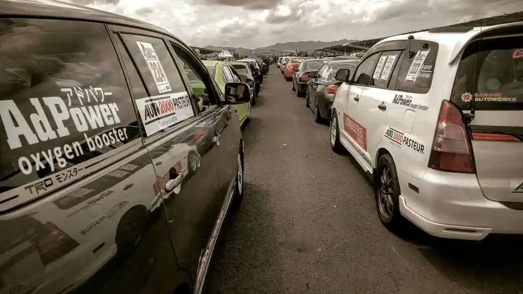 Foto - Toyota Kijang Innova Dipakai Balap dan Sukses Raih 4 Piala!