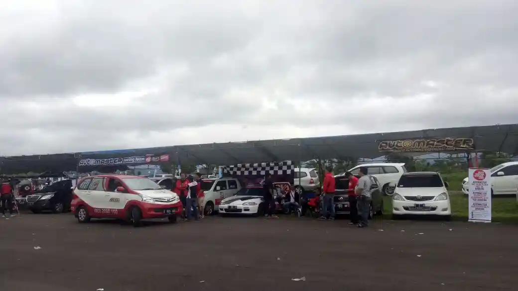 Foto - Toyota Kijang Innova Dipakai Balap dan Sukses Raih 4 Piala!