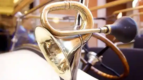 Foto - Seperti Inilah Sejarah Klakson Elektrik. Om, Telolet Om!