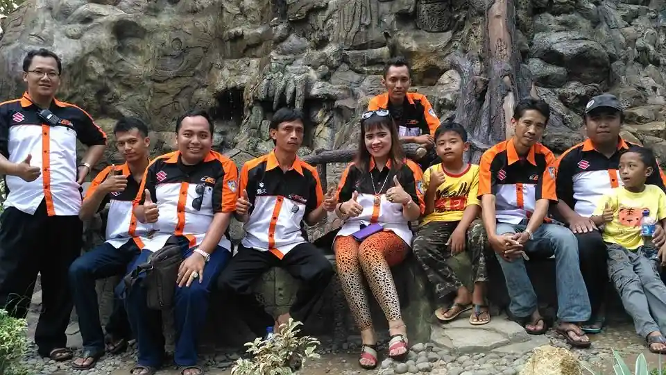 Foto - Indonesia APV Club Plesiran Ke Pelabuhan Ratu Sekaligus Sunatan Massal