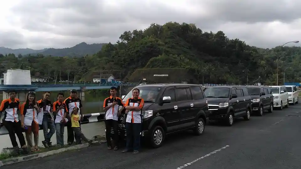 Foto - Indonesia APV Club Plesiran Ke Pelabuhan Ratu Sekaligus Sunatan Massal