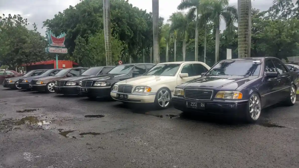 Berita - Mercedes-Benz W202 Club Indonesia Gelar Manohara di Ancol