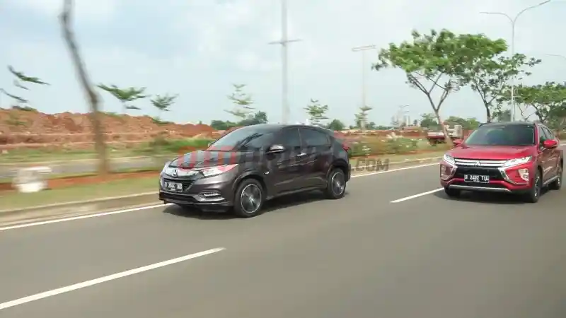 Foto - Komparasi Performa Mesin Honda HR-V Prestige VS Mitsubishi Eclipse Cross, Siapa Unggul?