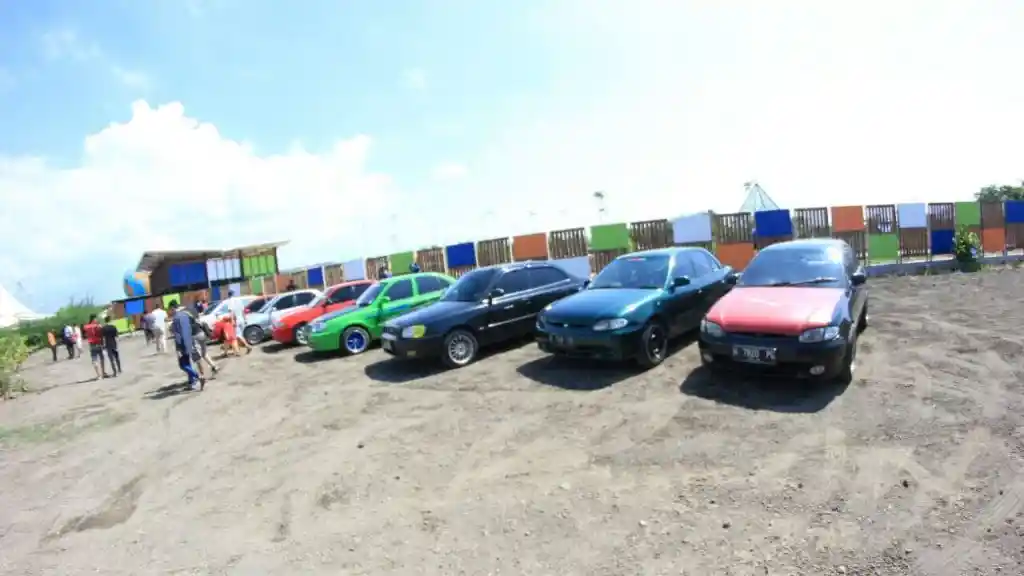 Foto - Komunitas Hyundai Accent Jawa Timur Menyebrang ke Pulau Madura